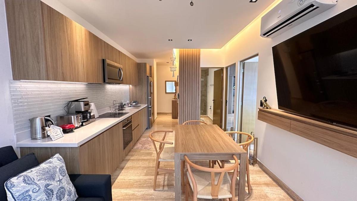 New And Spacious Near 5th Avenue *
