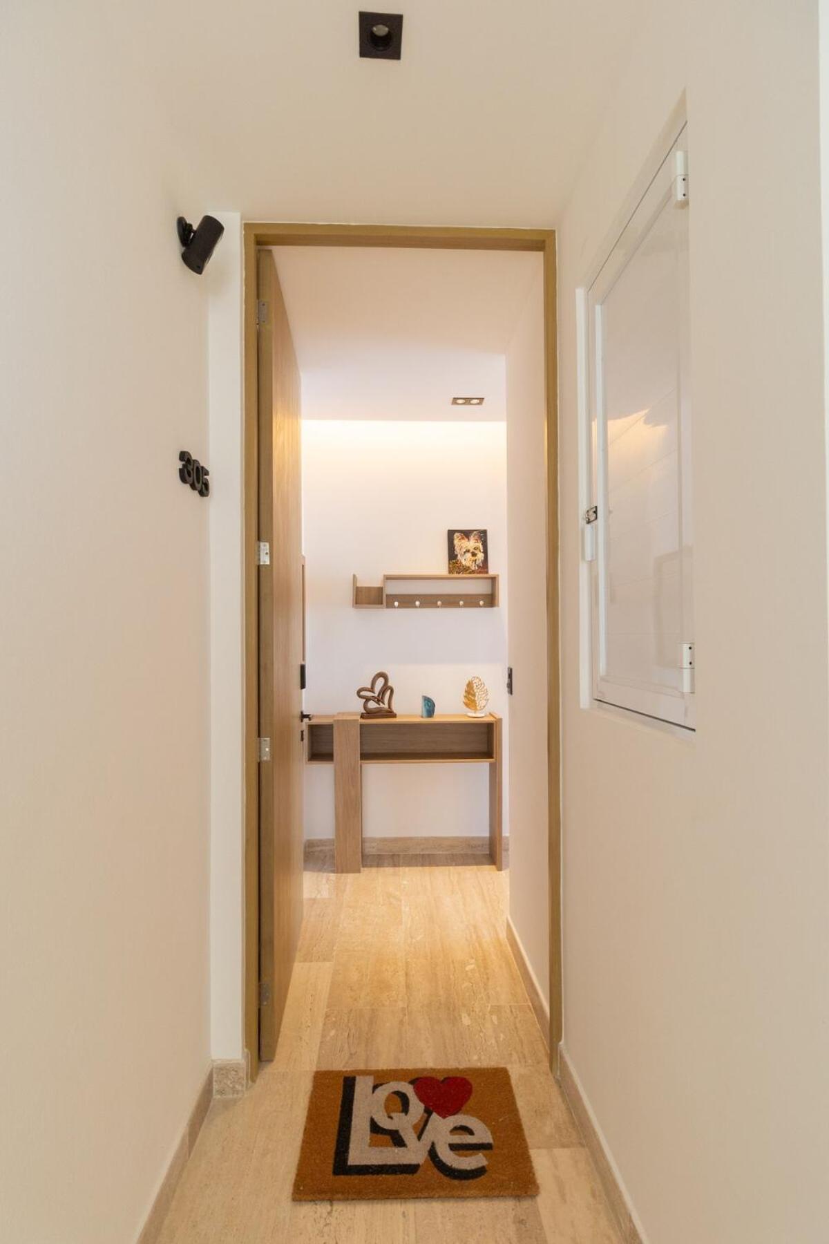 New And Spacious Near 5th Avenue *