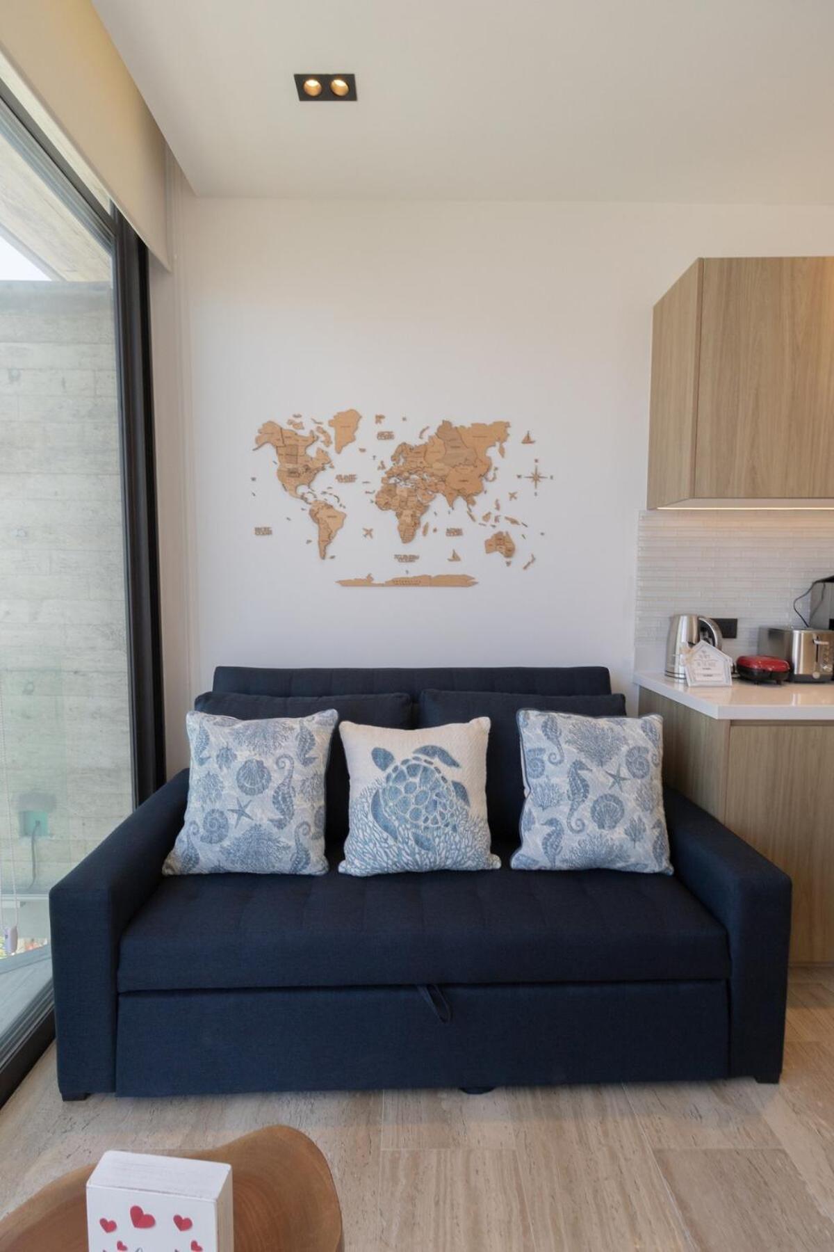New And Spacious Near 5th Avenue