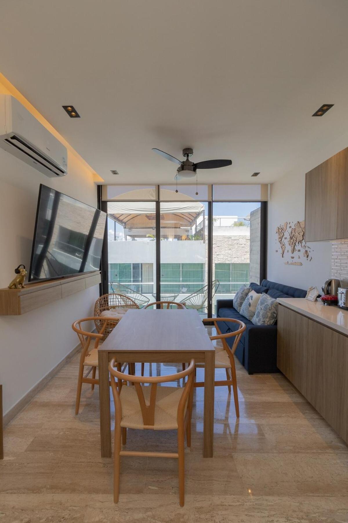 New And Spacious Near 5th Avenue *