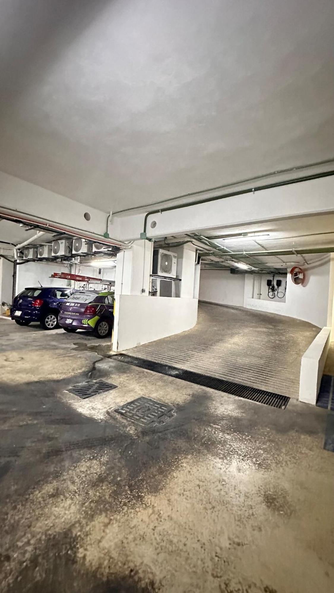 New And Spacious Near 5th Avenue *
